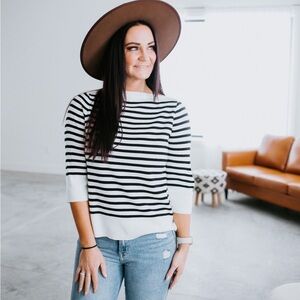 lauriebelles Black and White Striped Sweater Medium